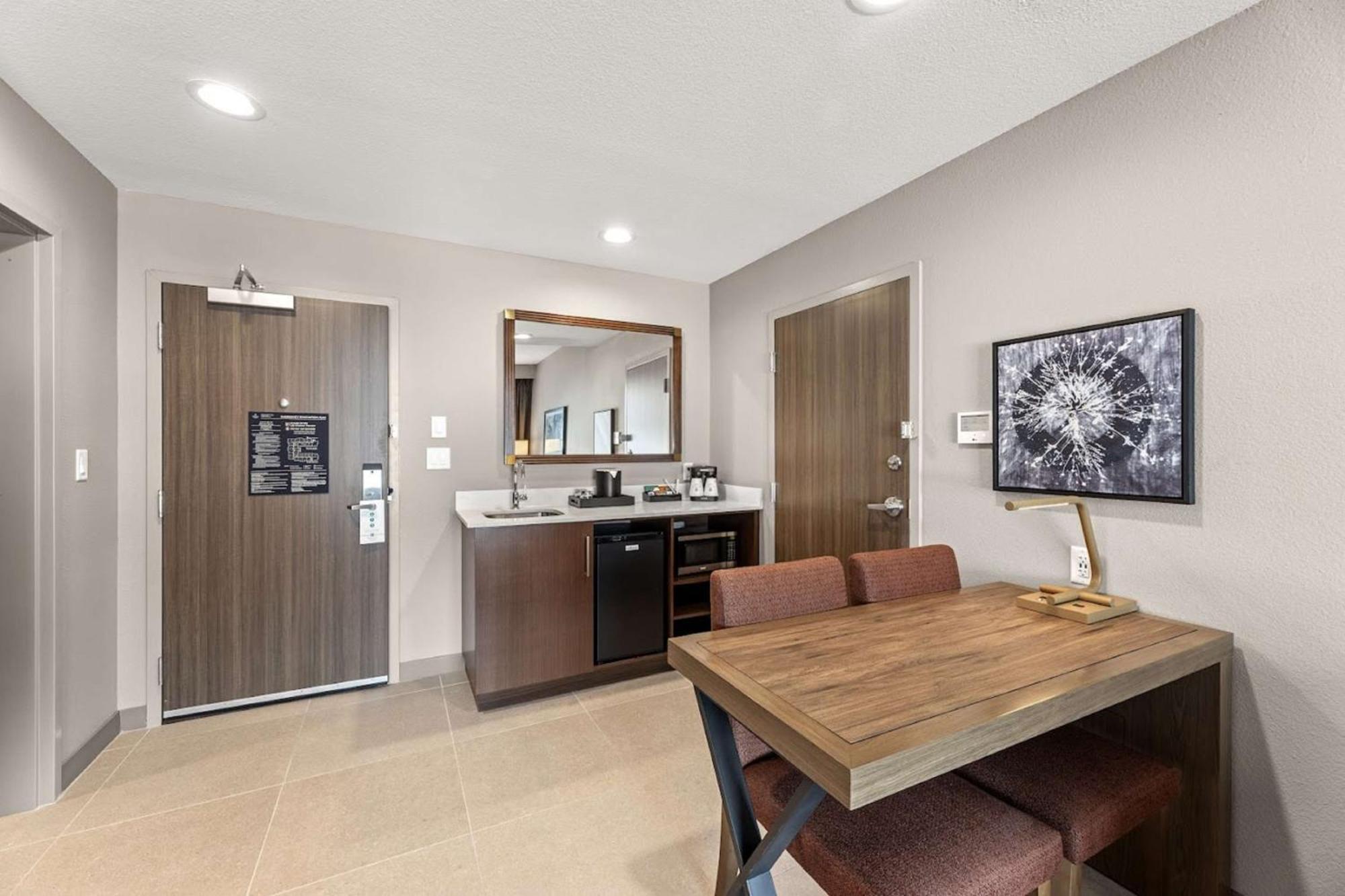 Embassy By Hilton Colinas 4*