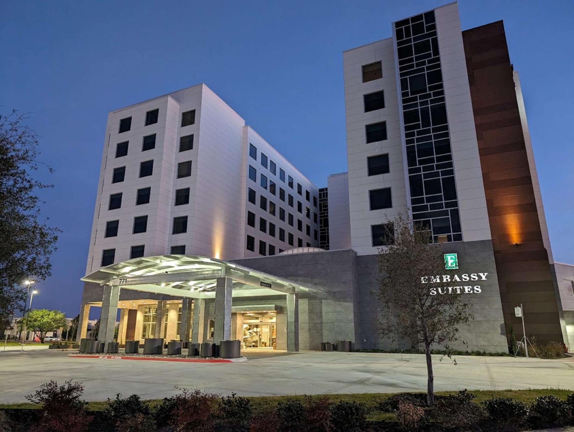 Hotel Embassy By Hilton Colinas Irving
