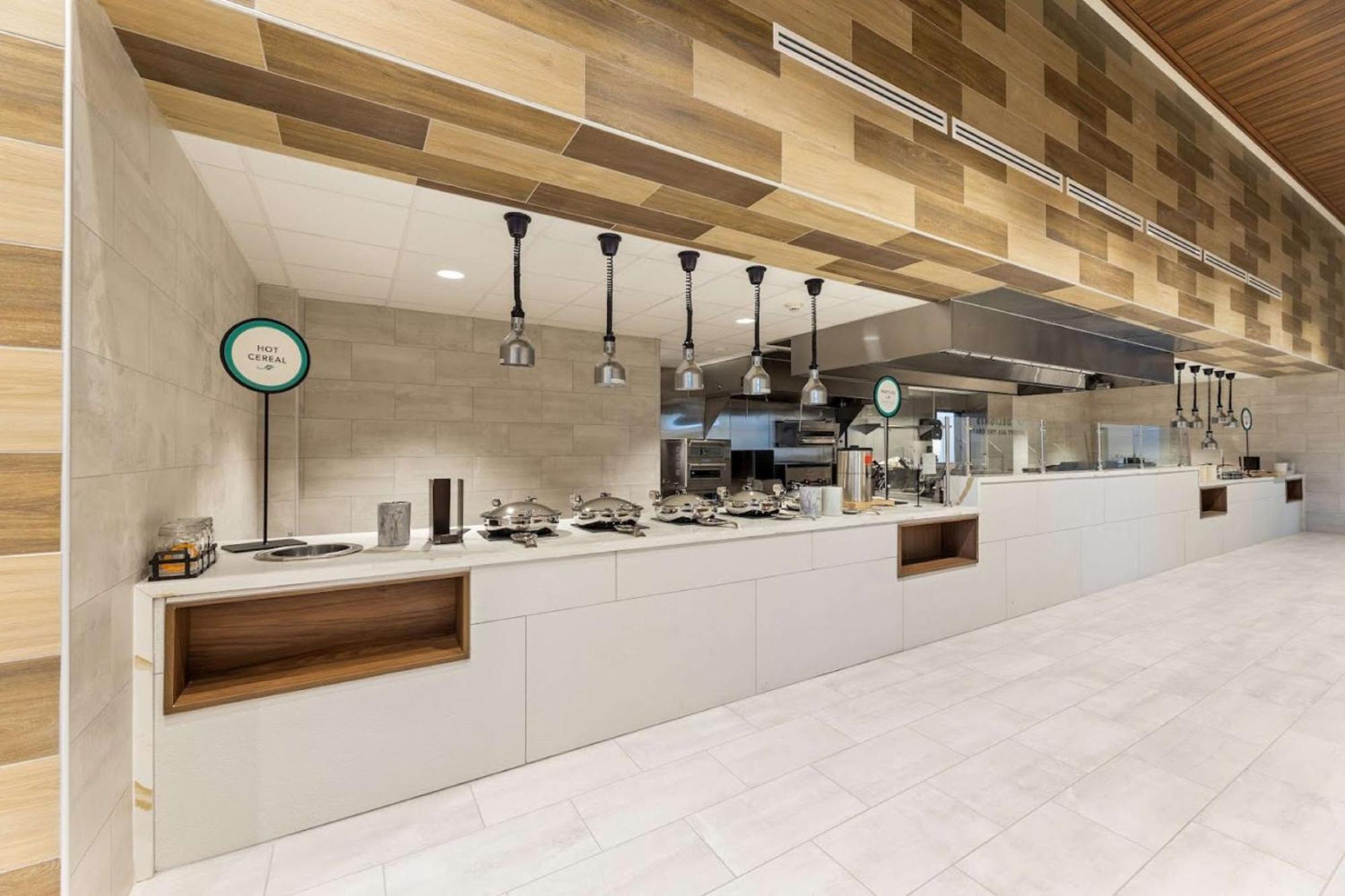 Hotel Embassy By Hilton Colinas 4*
