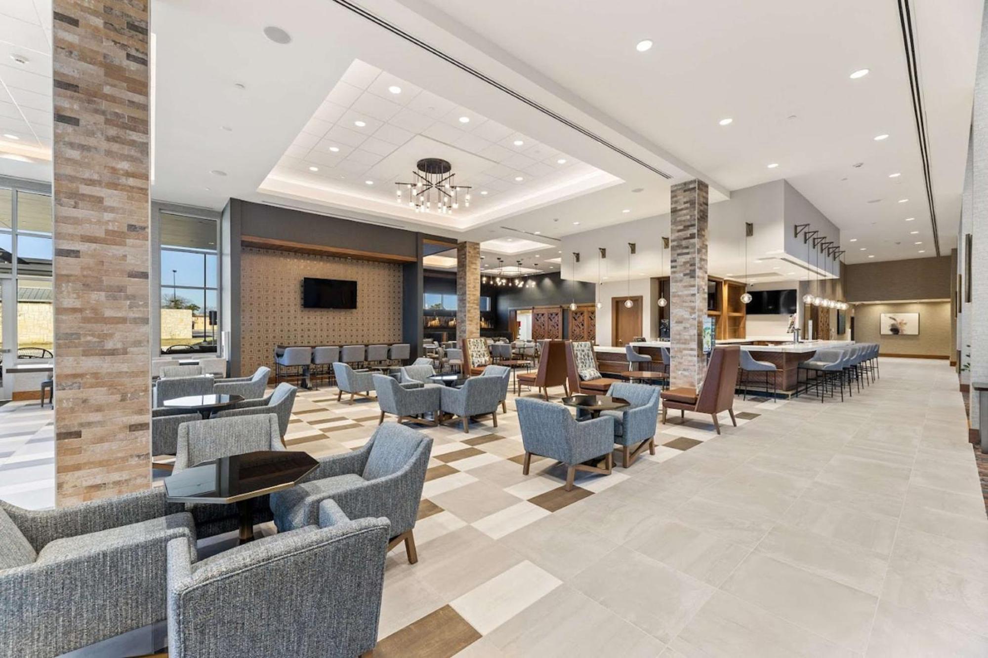 Hotel Embassy By Hilton Colinas Irving
